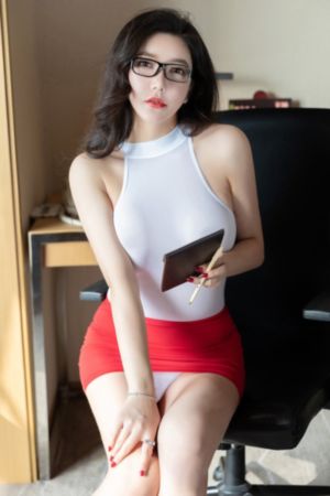 美女的